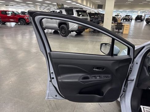 Used 2025 Nissan Versa SV w/ Trunk Package image 17