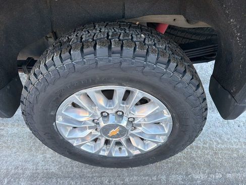 Used 2022 Chevrolet Silverado 2500 High Country w/ LPO, Hitch Package image 9