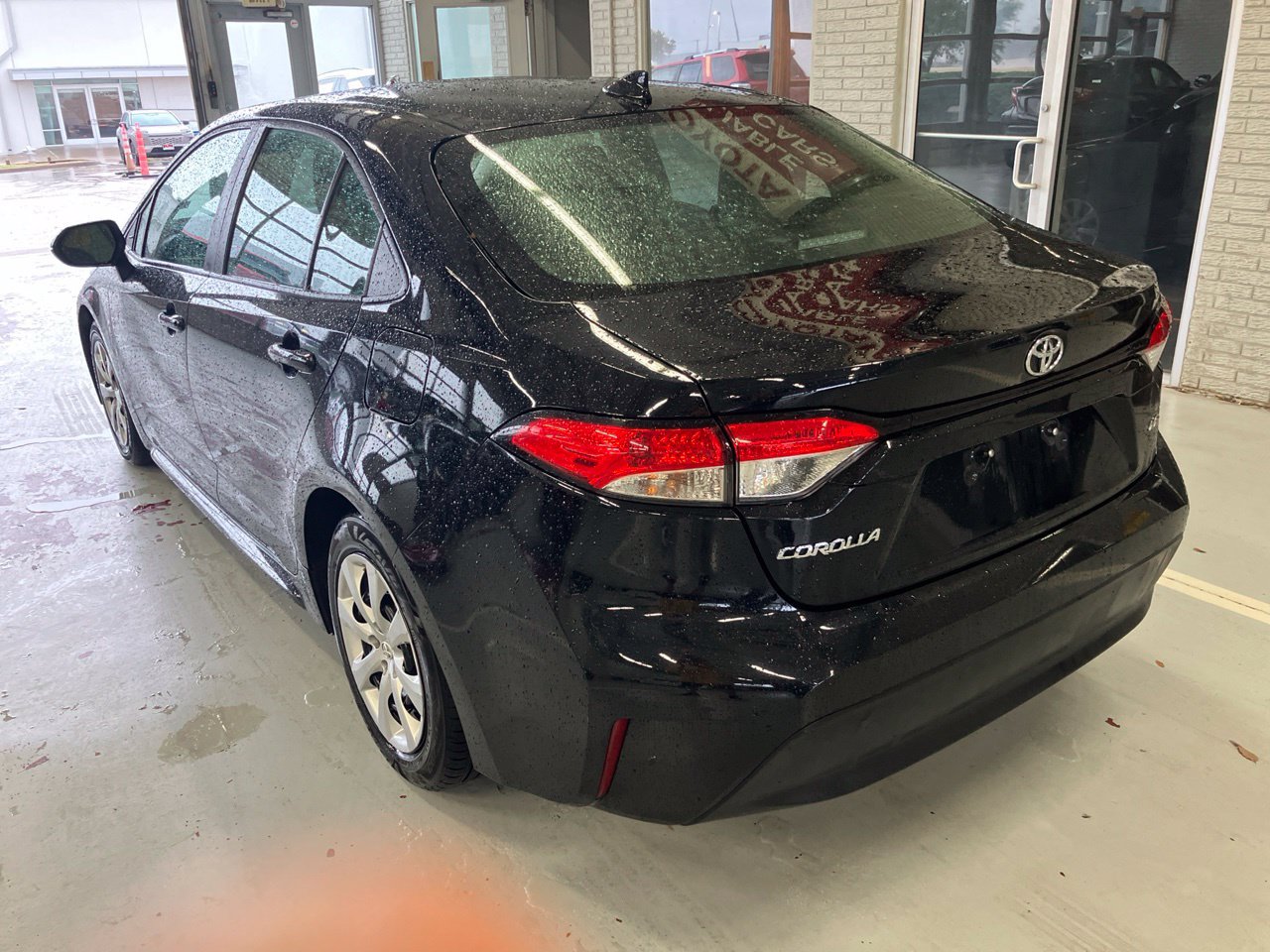 Used 2025 Toyota Corolla LE FWD image 6