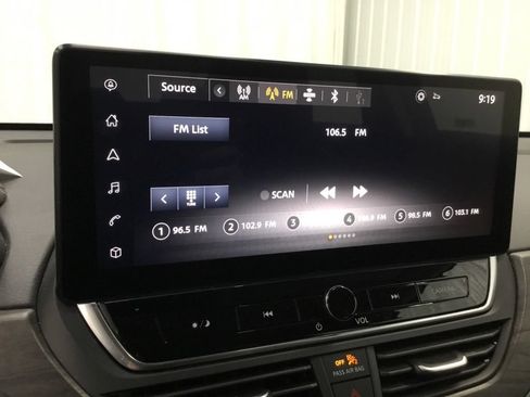 Used 2024 Nissan Altima 2.5 SV w/ SV Premium Package FWD image 19