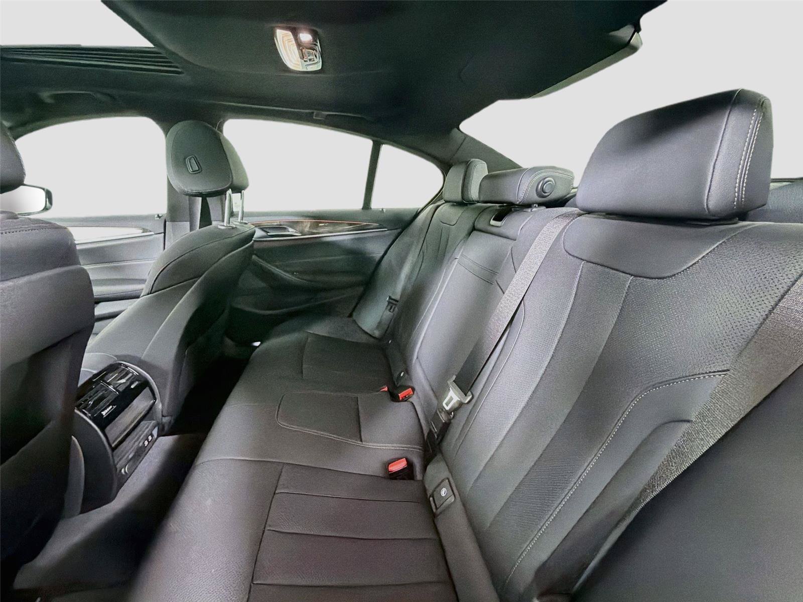 Used 2023 BMW 530i w/ M Sport Package RWD image 25