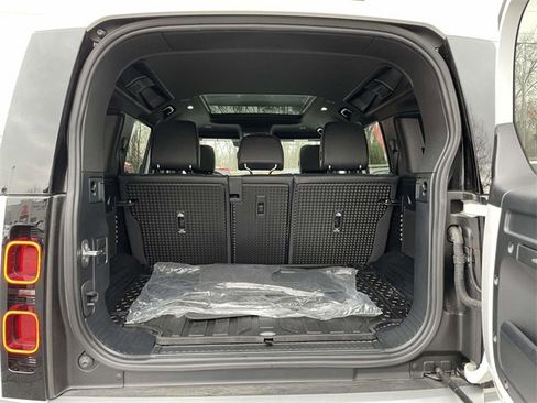 Used 2023 Land Rover Defender 110 S image 13