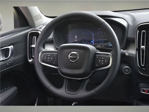 Certified 2025 Volvo XC40 B5 Core w/ Protection Package Premier image 15