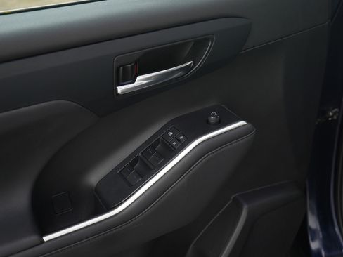 Used 2022 Toyota Highlander XLE image 22