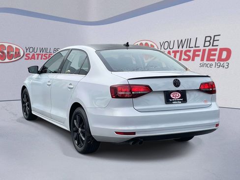 Used 2017 Volkswagen Jetta SE image 8