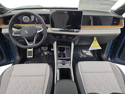 New 2026 Volkswagen Tiguan SEL R-Line AWD/4WD image 9