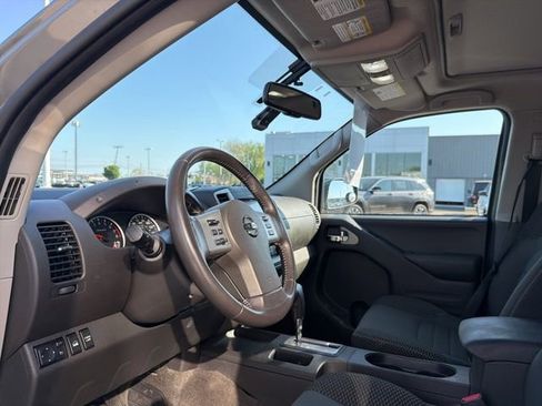 Used 2018 Nissan Frontier PRO-4X image 18