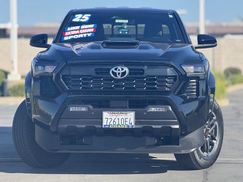Used 2025 Toyota Tacoma TRD Sport image 2