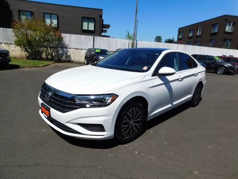 Used 2020 Volkswagen Jetta SE FWD image 4