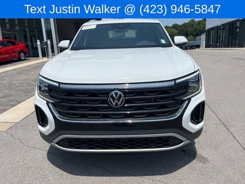 Certified 2024 Volkswagen Atlas Cross Sport SE FWD image 2