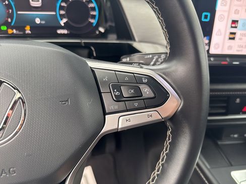 Used 2024 Volkswagen Atlas Cross Sport SE image 23