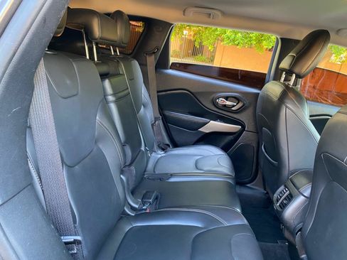Used 2018 Jeep Cherokee Limited FWD image 50