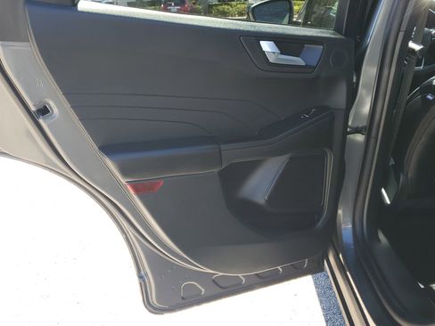 Certified 2025 Ford Escape Platinum w/ Premium Technology Package image 12