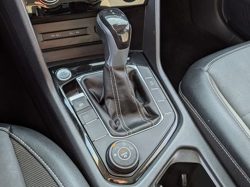 Used 2023 Volkswagen Taos SE w/ Panoramic Sunroof Package image 24