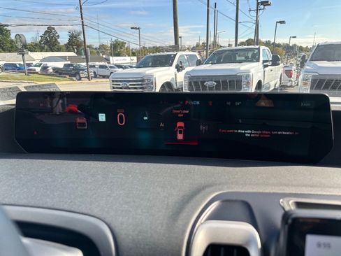 New 2025 Ford Expedition Active image 18