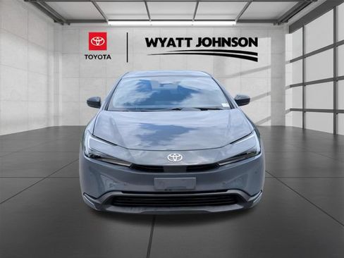 Used 2025 Toyota Prius LE FWD image 8