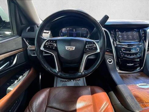 Used 2017 Cadillac Escalade ESV Luxury RWD image 7