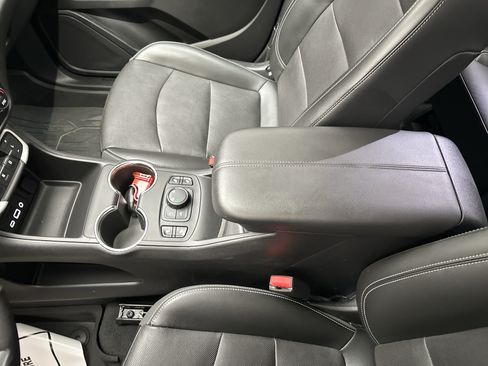 Used 2022 GMC Terrain SLT w/ LPO, Floor Liner Package AWD/4WD image 37
