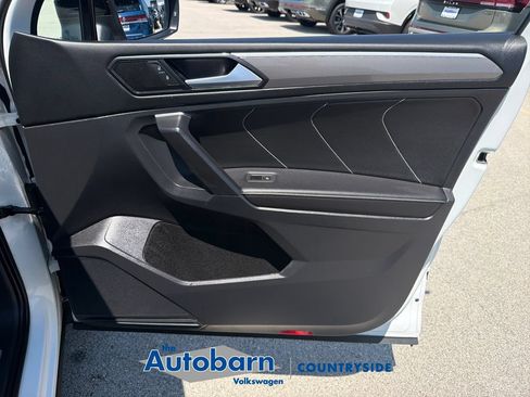 Certified 2023 Volkswagen Tiguan SE R-Line AWD/4WD image 25