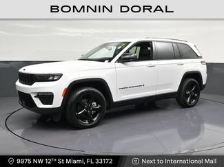 Used 2024 Jeep Grand Cherokee Limited w/ Black Appearance Package AWD/4WD video 1