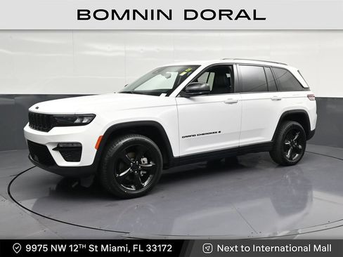 Used 2024 Jeep Grand Cherokee Limited w/ Black Appearance Package AWD/4WD image 1