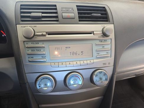 Used 2009 Toyota Camry LE FWD image 10