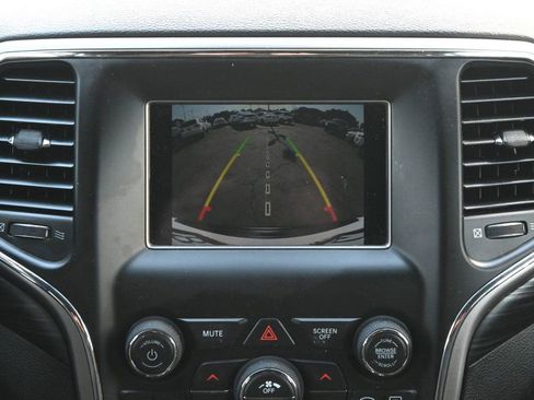 Used 2020 Jeep Grand Cherokee Laredo image 13