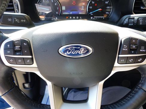 Used 2022 Ford Explorer XLT w/ Equipment Group 202A AWD/4WD image 32