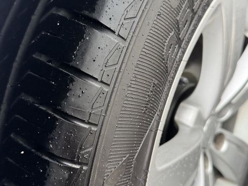 Used 2018 Land Rover Range Rover Velar S image 9