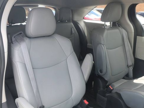 Used 2023 Toyota Sienna XLE AWD/4WD image 14
