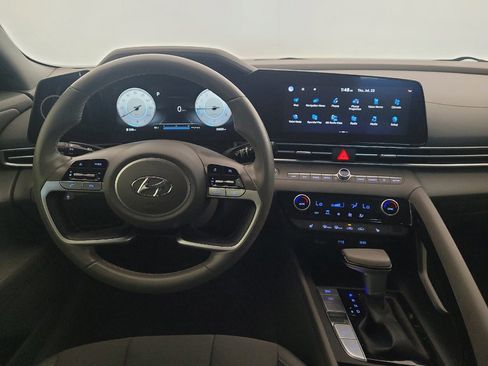 Used 2023 Hyundai Elantra SEL w/ Convenience Package FWD image 22