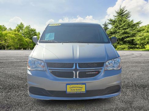 Used 2018 Dodge Grand Caravan SE w/ UConnect Hands-Free Group image 2