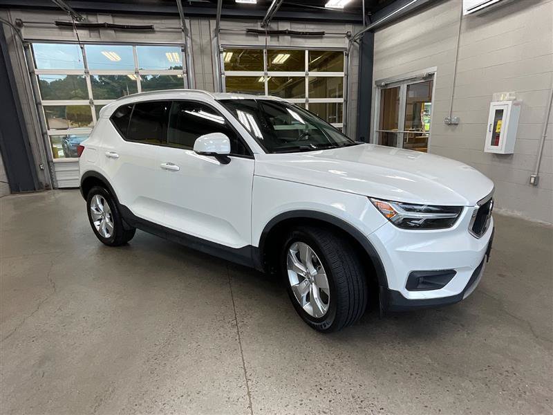 Used 2021 Volvo XC40 T4 Momentum FWD image 7