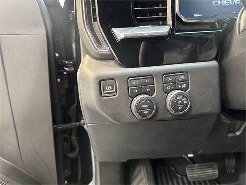 Used 2025 Chevrolet Silverado 2500 LTZ w/ LTZ Convenience Package image 34
