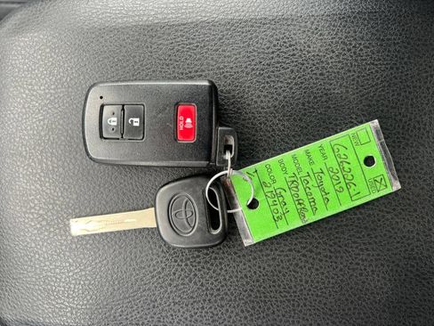 Used 2019 Toyota Tacoma TRD Off-Road AWD/4WD image 32