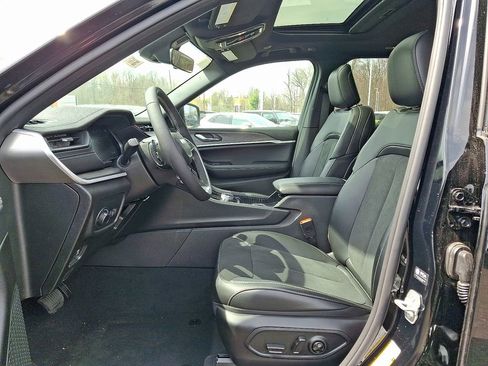 New 2026 Jeep Grand Cherokee Altitude AWD/4WD image 10