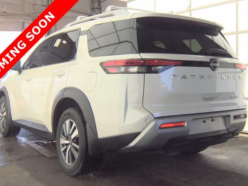 Used 2023 Nissan Pathfinder SL AWD/4WD image 3