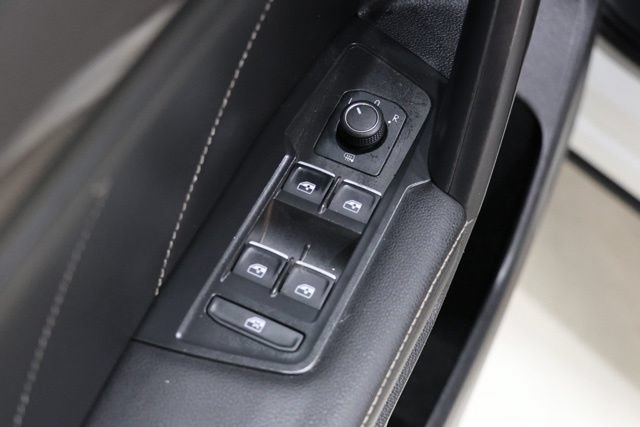 Used 2022 Volkswagen Tiguan SE R-Line FWD image 19