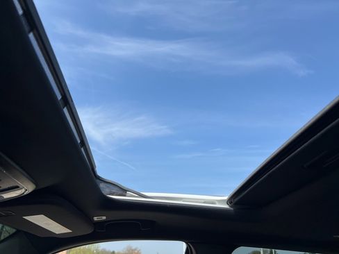 Used 2019 Jeep Grand Cherokee Laredo image 12