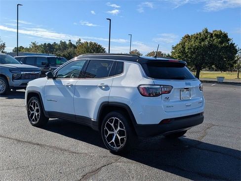 Used 2024 Jeep Compass Limited image 5