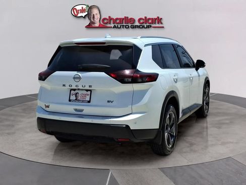 Used 2024 Nissan Rogue SV w/ SV Premium Package FWD image 5