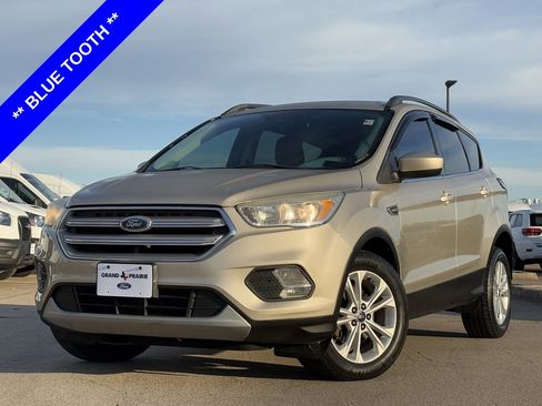 Used 2018 Ford Escape SE image 1