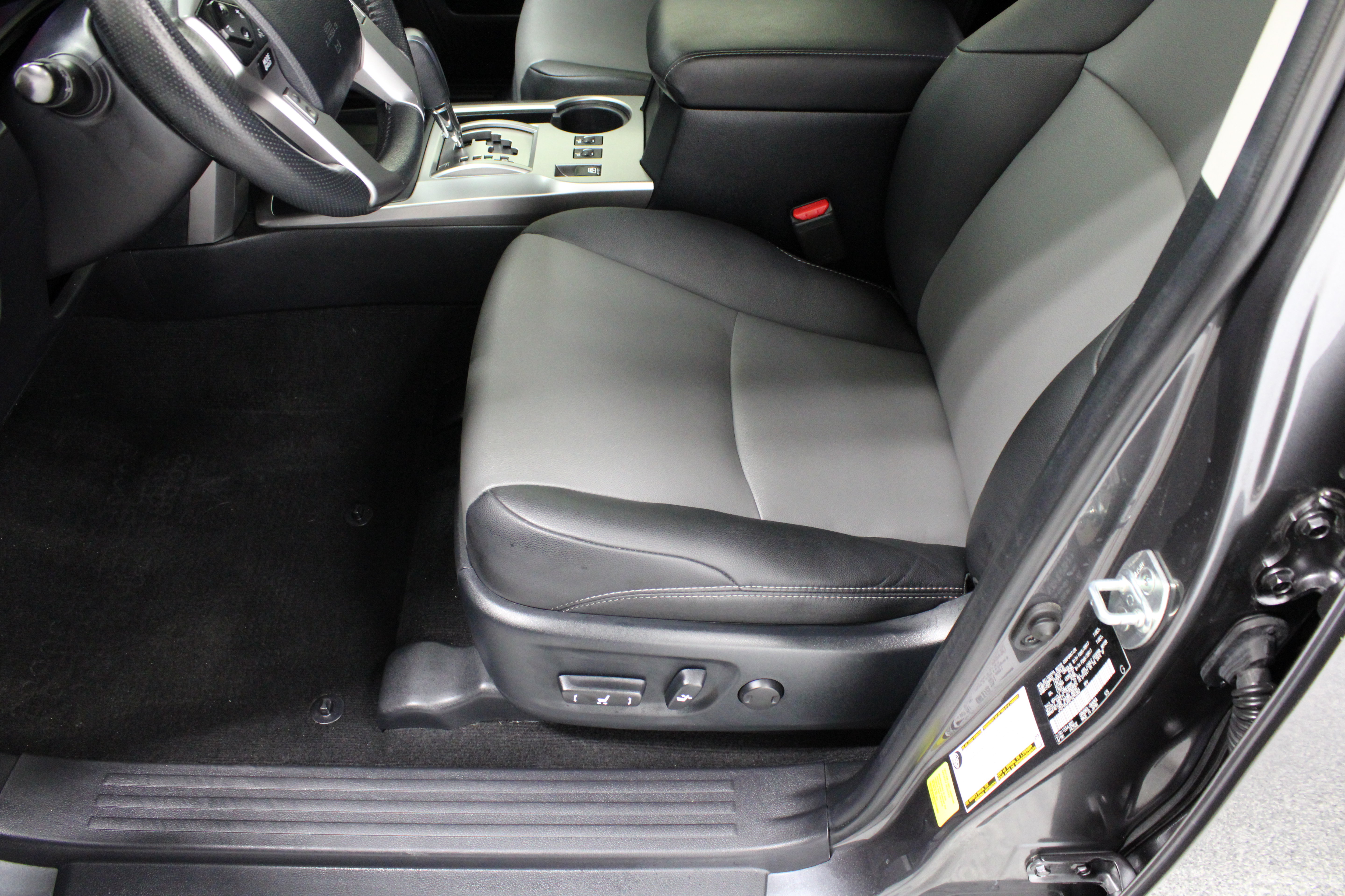Used 2023 Toyota 4Runner SR5 Premium w/ Moonroof Package RWD image 15