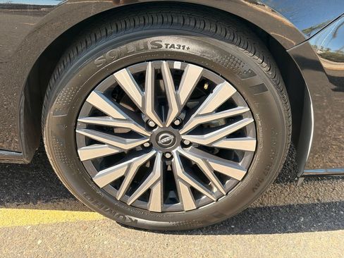 Certified 2025 Nissan Altima 2.5 SV FWD image 10