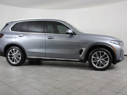 New 2026 BMW X5 xDrive50e image 8