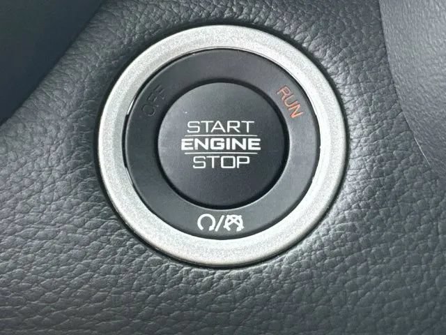Used 2025 RAM 1500 Laramie AWD/4WD image 39