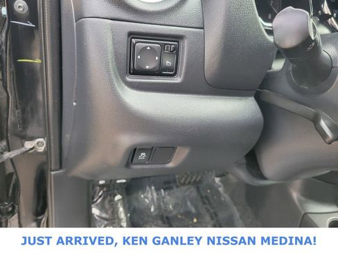 Used 2018 Nissan Versa SV w/ SV Special Edition Package image 33