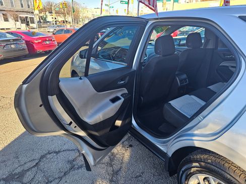 Used 2022 Chevrolet Equinox LT AWD/4WD image 10