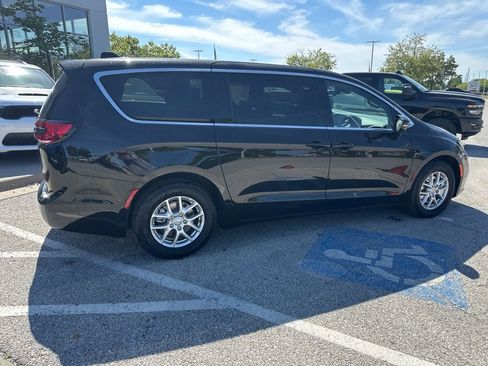 New 2026 Chrysler Pacifica Select image 34