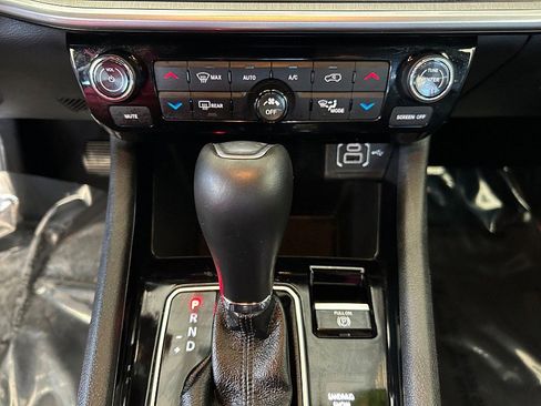 Used 2025 Jeep Compass Limited image 21